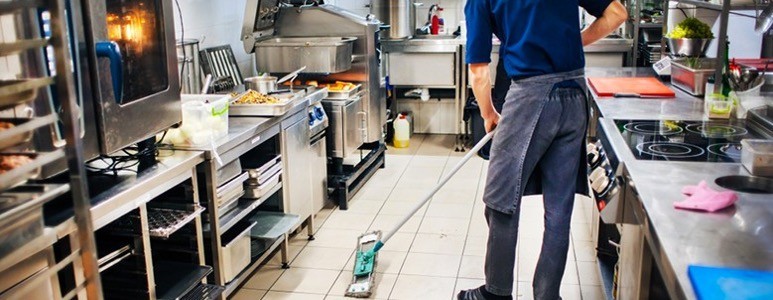 Keeping the Kitchen clean Keeping the Kitchen clean